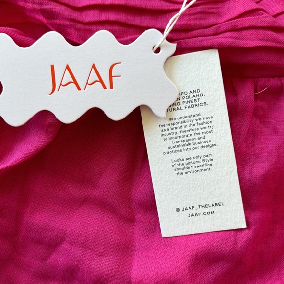 Gathered mini dress in Hot Pink - Picture 3 of 4